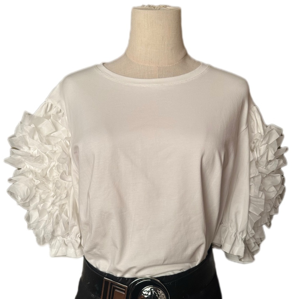 RUNWAY PARIS Elegant White 3D Floral Puff Sleeve Top New with Tags! Size Large